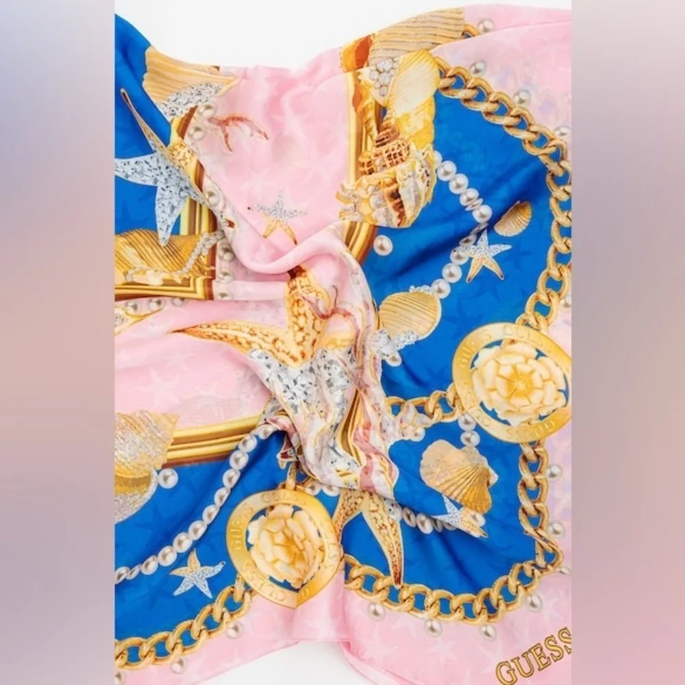 Guess vibrant scarf